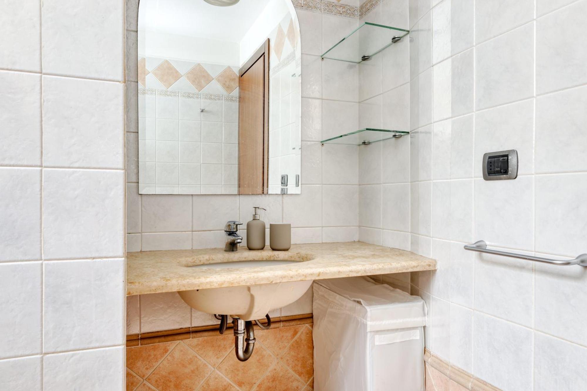 Luigi Bocconi 6 Pax Appartement *