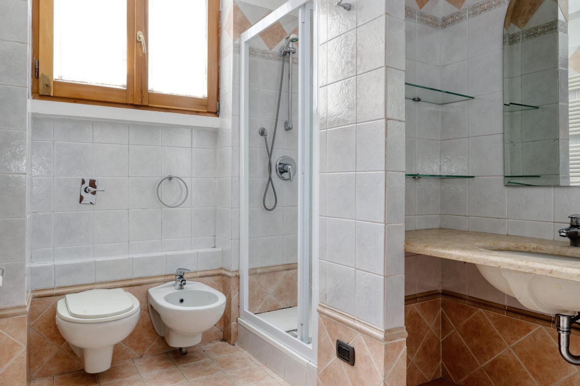 Luigi Bocconi 6 Pax Appartement